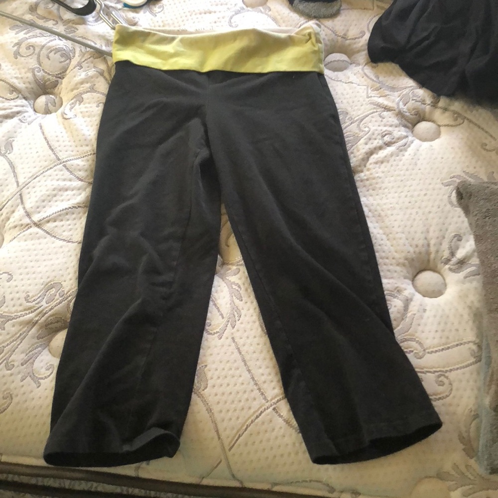 Victoria’s Secret pink yoga crop pant